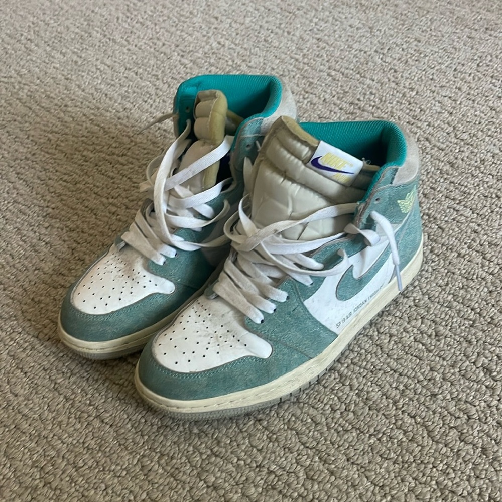 Jordan 1s “turbo green” highs